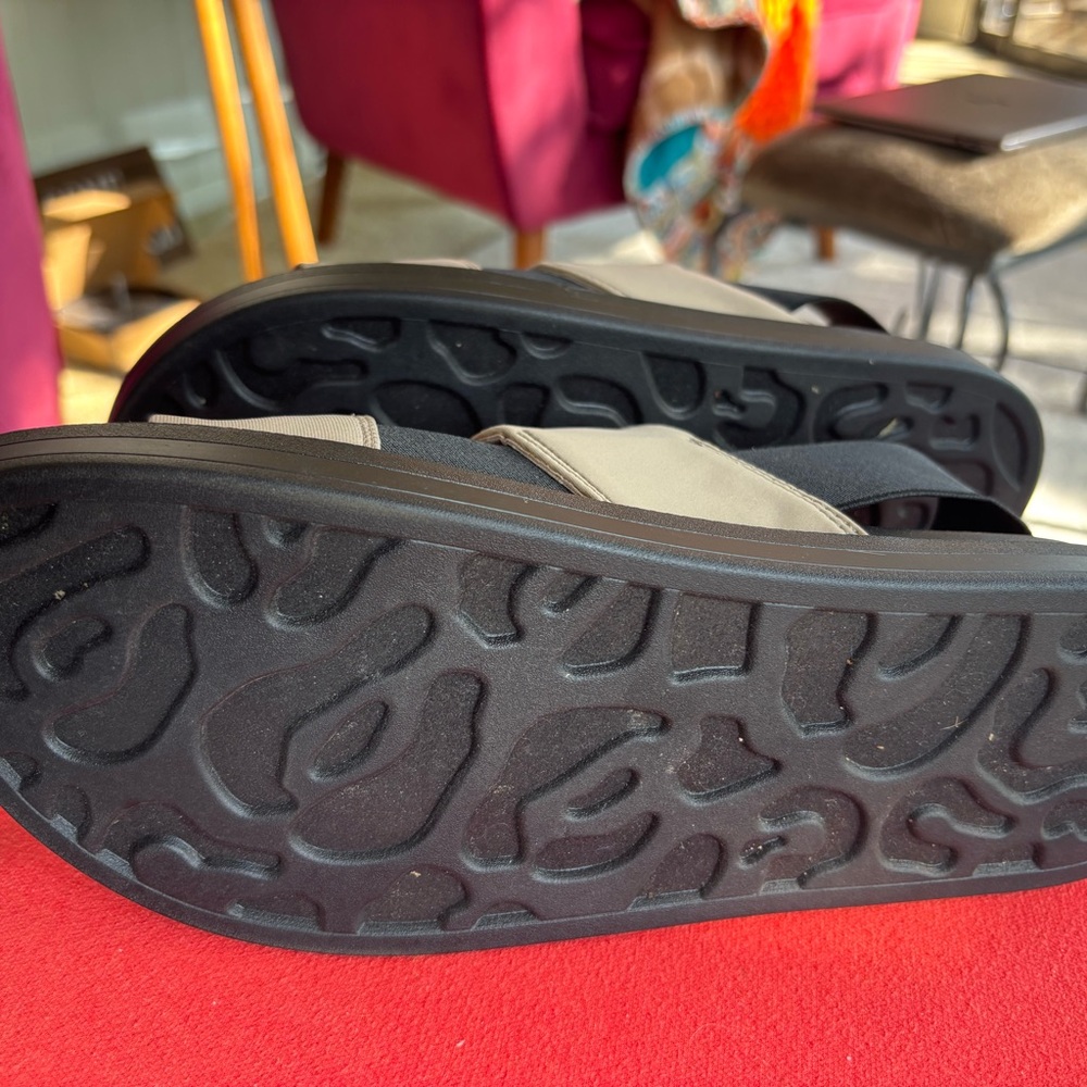 Strappy Black and Tan Aerosoles Sandals - Picture 5 of 5
